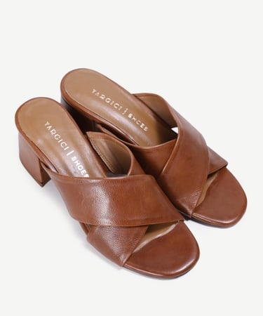  YARGICI Yumuşak Tabanlı Çapraz Deri Topuklu Terlik