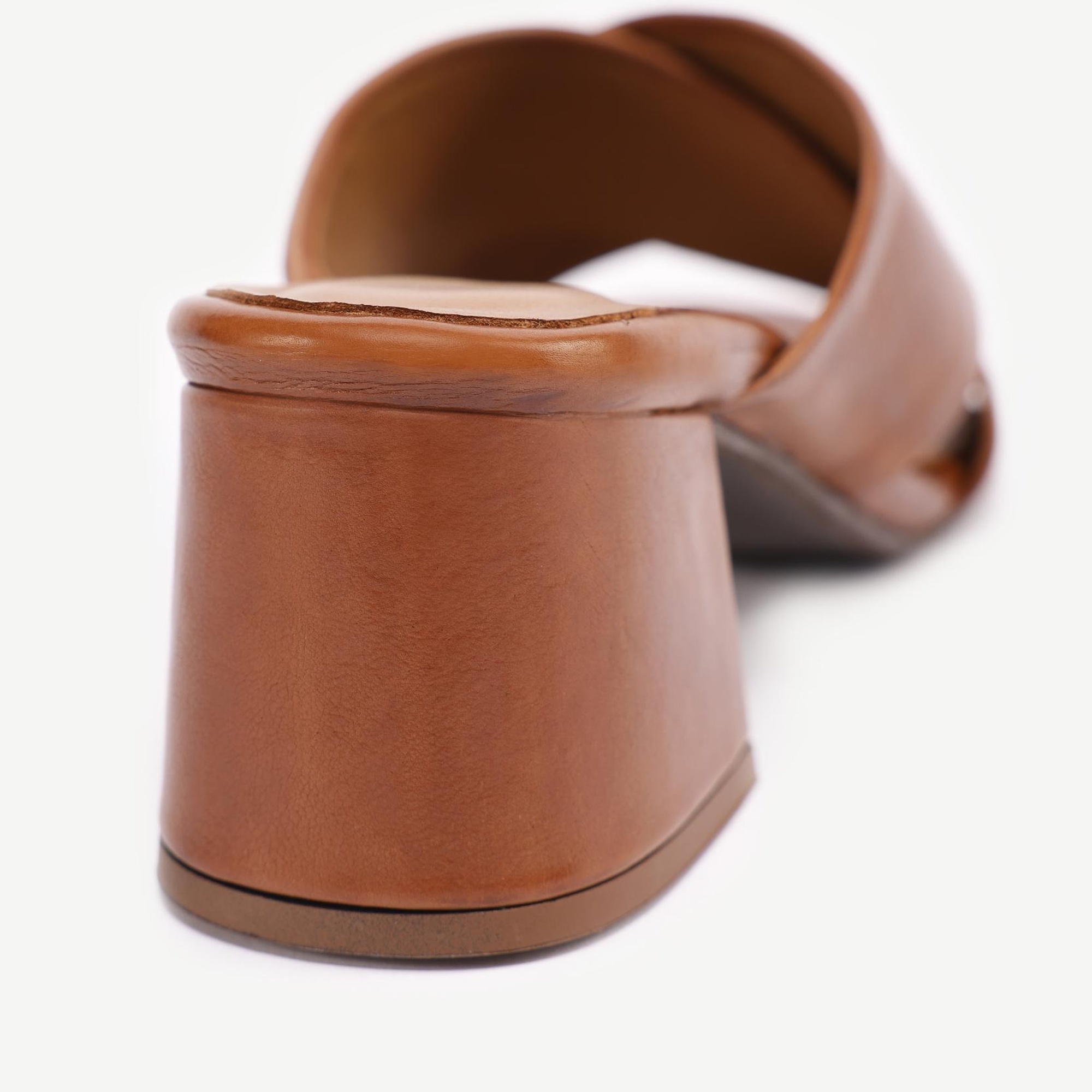 YARGICI Yumuşak Tabanlı Çapraz Deri Topuklu Terlik