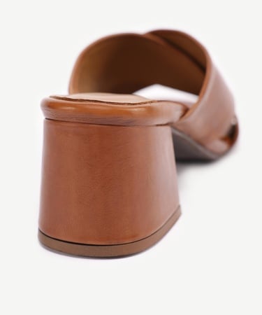  YARGICI Yumuşak Tabanlı Çapraz Deri Topuklu Terlik