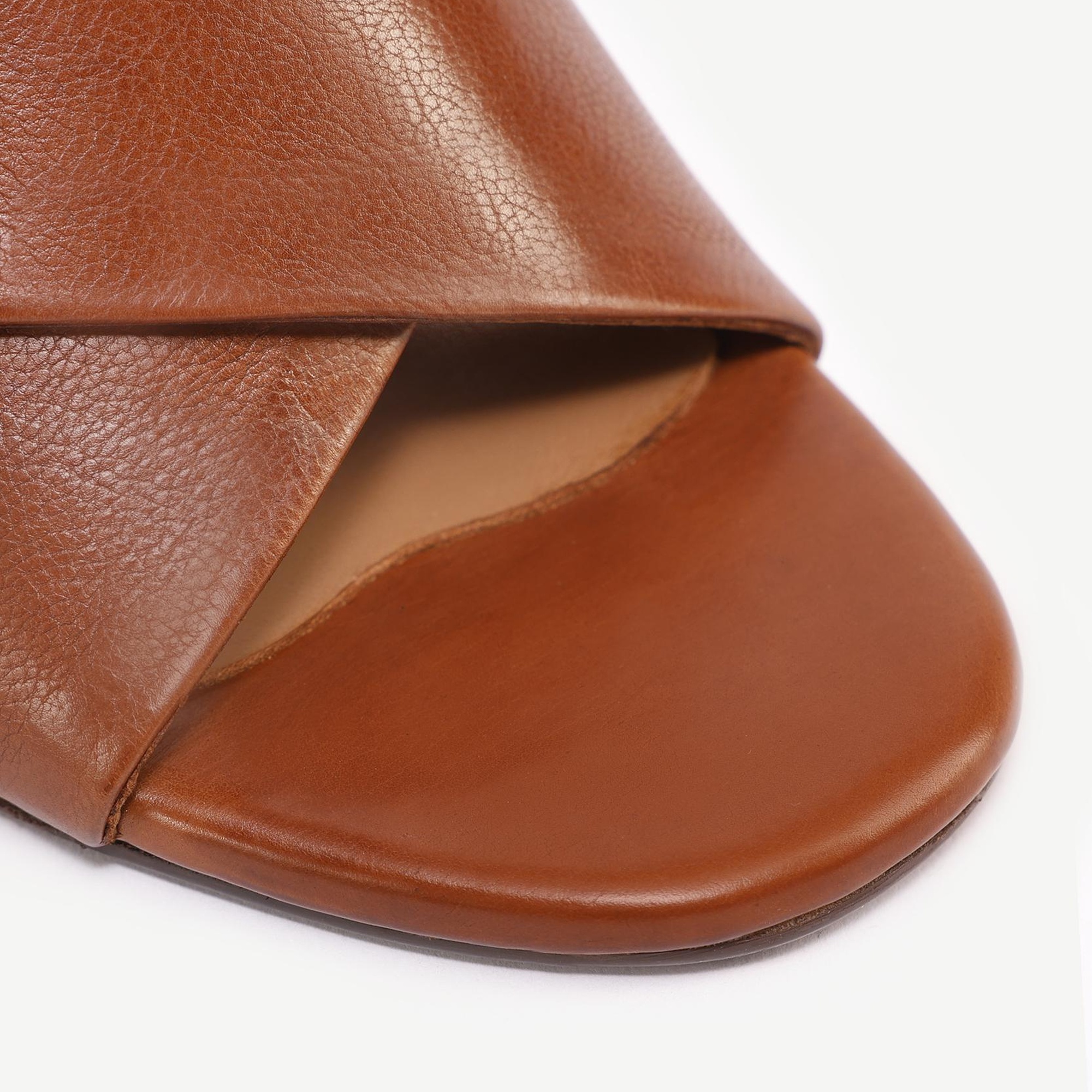 YARGICI Yumuşak Tabanlı Çapraz Deri Topuklu Terlik