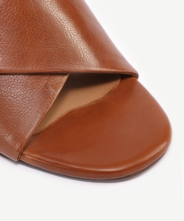  YARGICI Yumuşak Tabanlı Çapraz Deri Topuklu Terlik