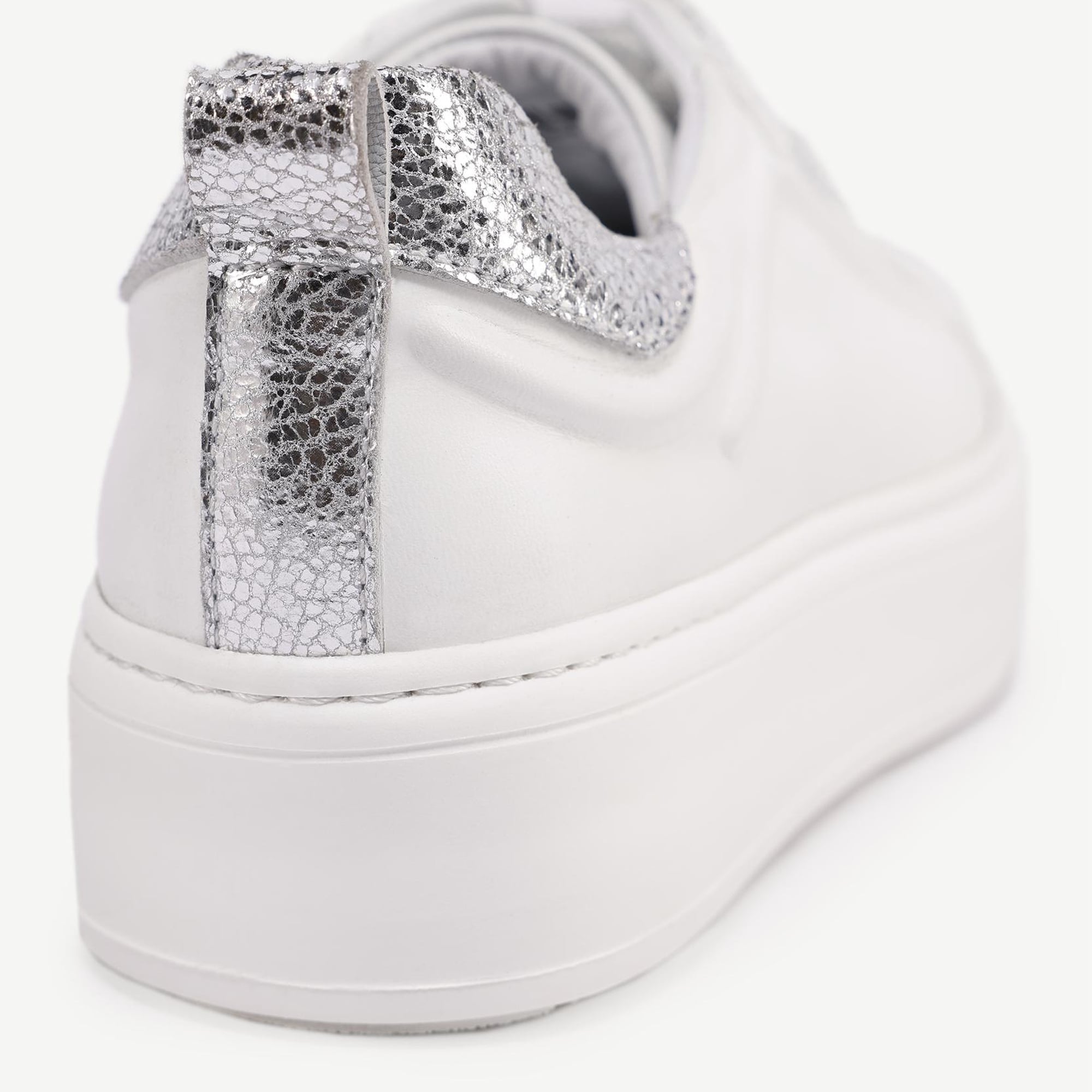 YARGICI Kabartma Detaylı Deri Sneakers