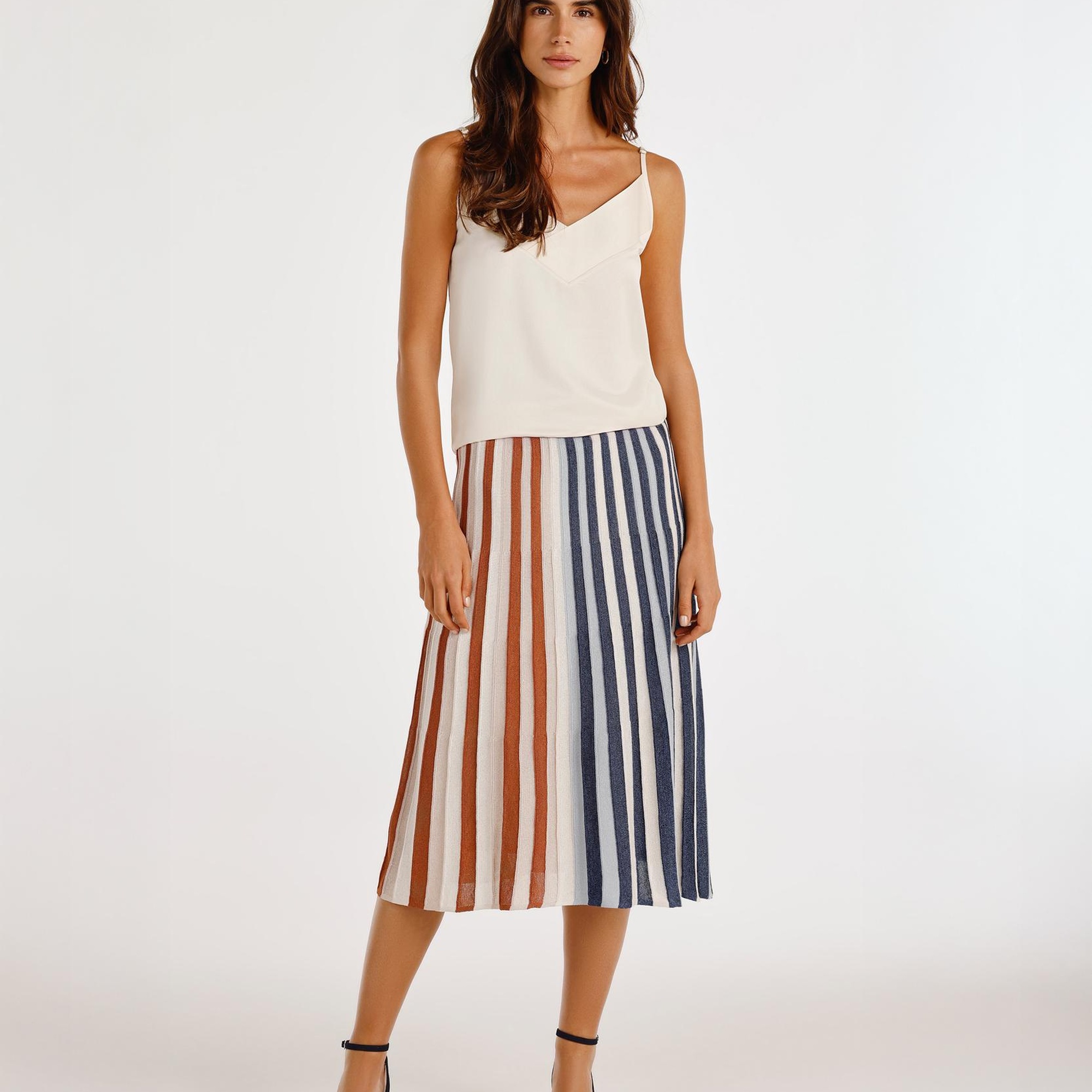 YARGICI V Yaka Askılı T-shirt