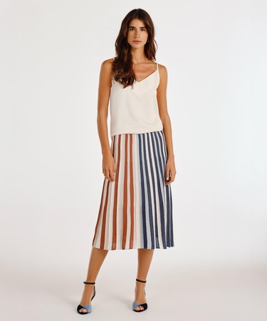  YARGICI V Yaka Askılı T-shirt