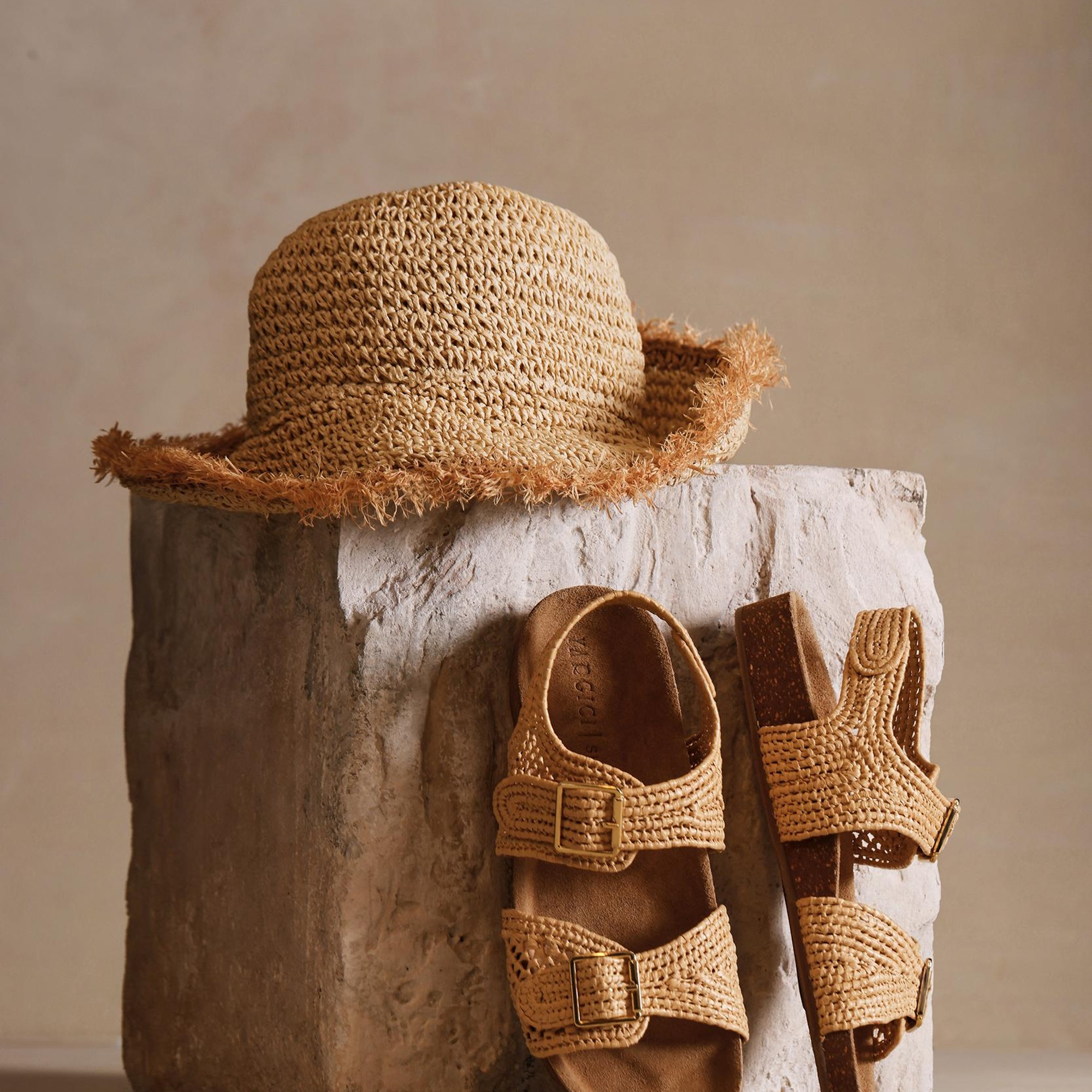 YARGICI Püskül Detaylı Rafya Kaplin Şapka