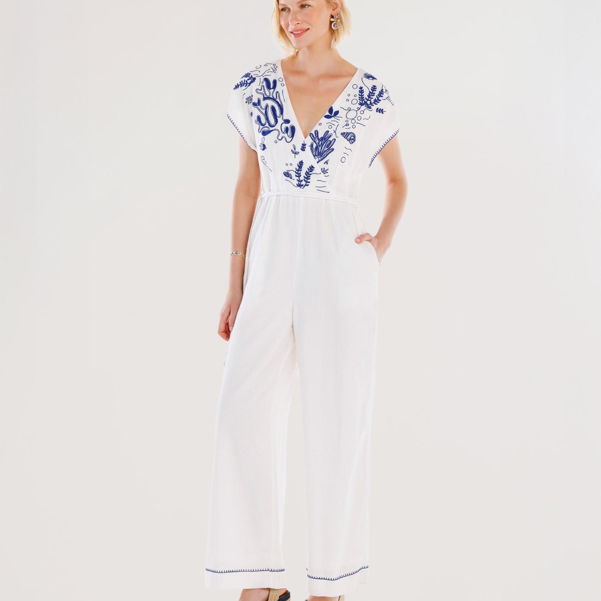 YARGICI Nakış Detaylı Kemerli Kısa Kollu Tulum