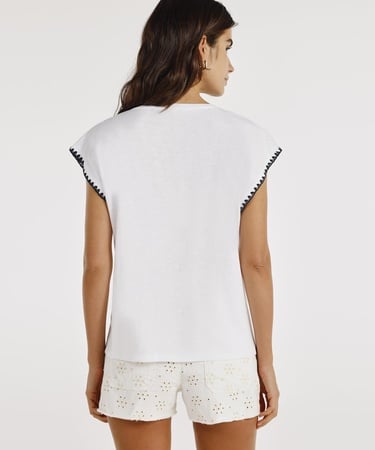  YARGICI V Yakalı Kısa Kollu T-shirt