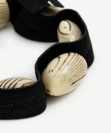  YARGICI Akrilik Boncuk Detaylı Lastik Toka