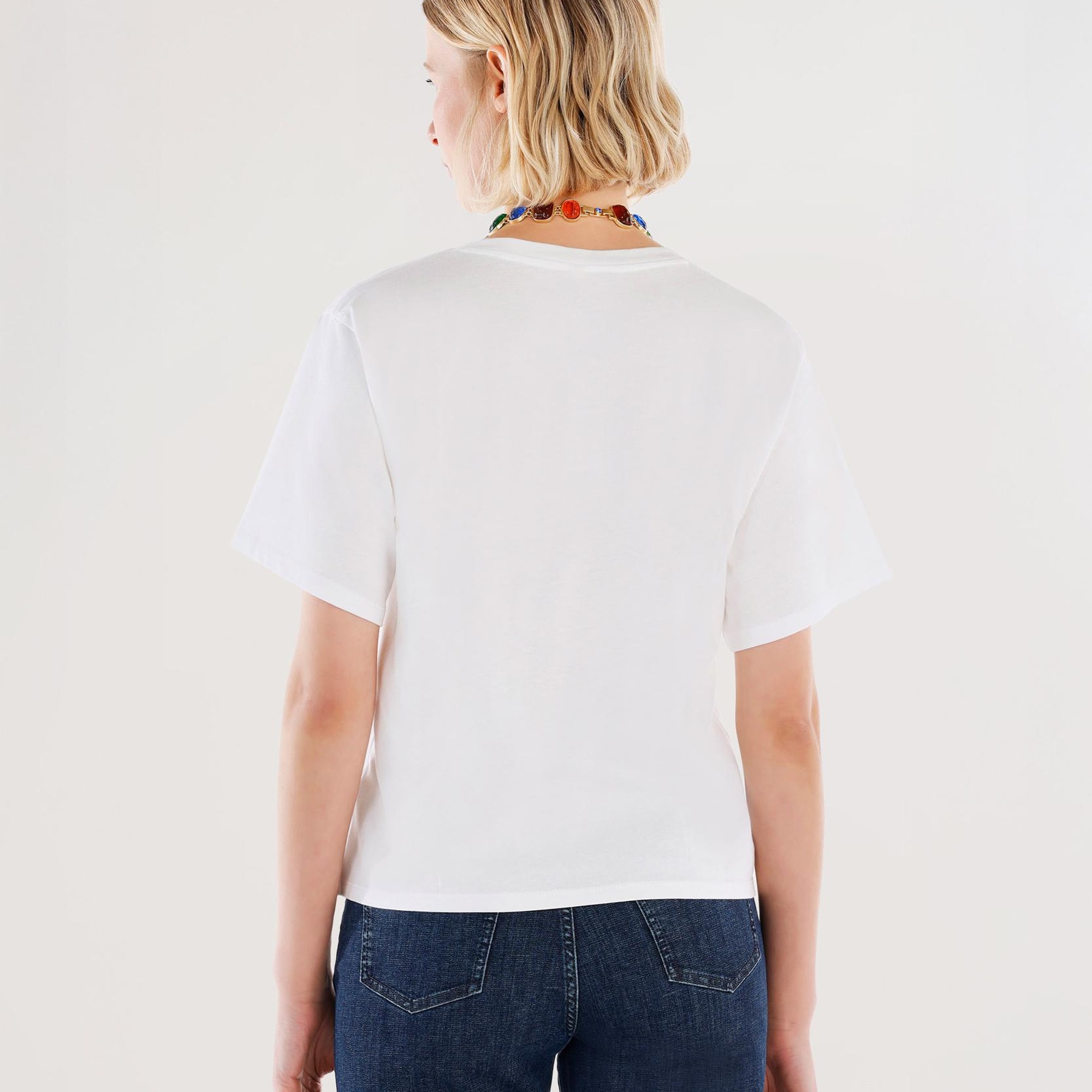 YARGICI Boncuk Detaylı V Yaka Kısa Kollu T-shirt