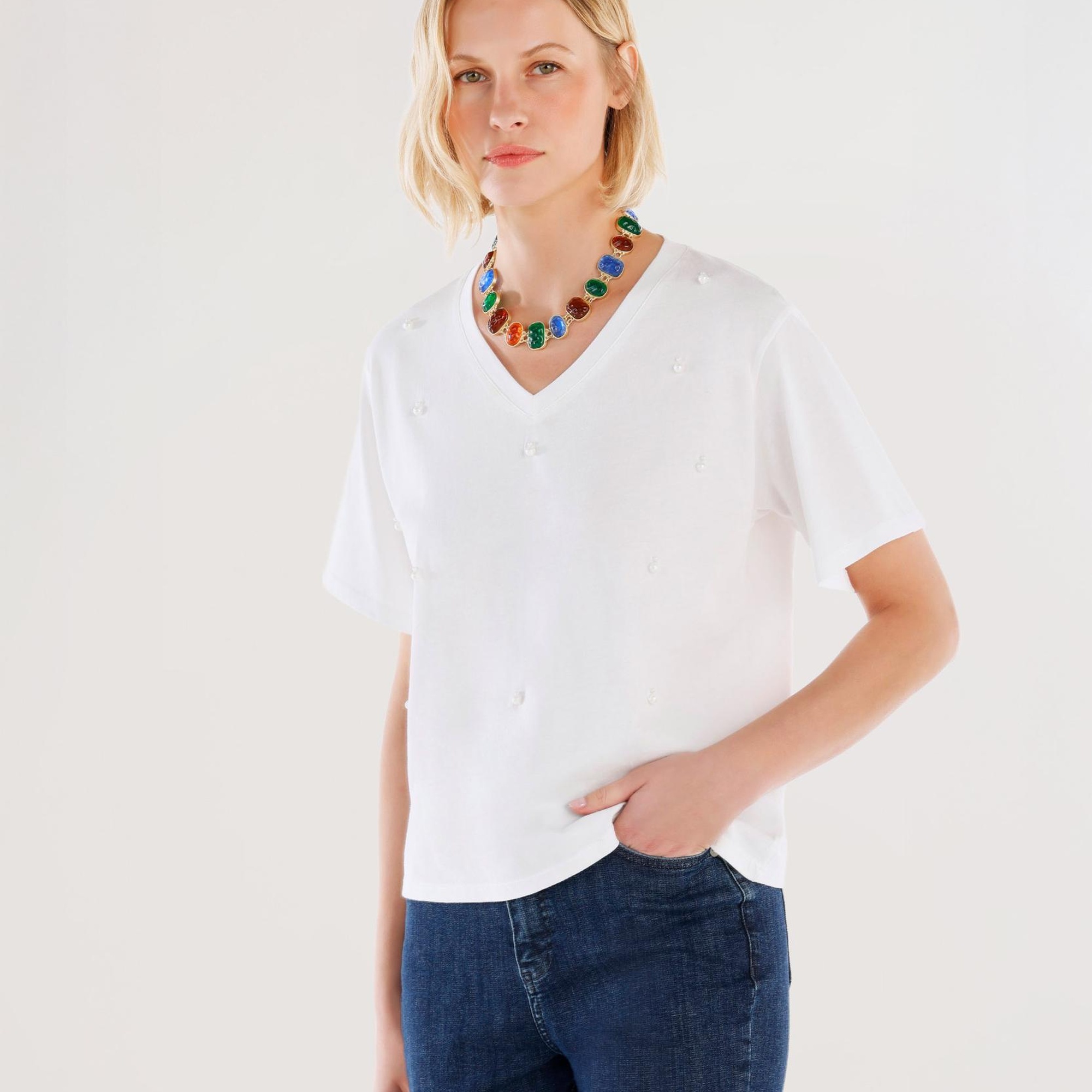 YARGICI Boncuk Detaylı V Yaka Kısa Kollu T-shirt