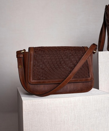  YARGICI Deri Örgü Detaylı Çapraz Çanta