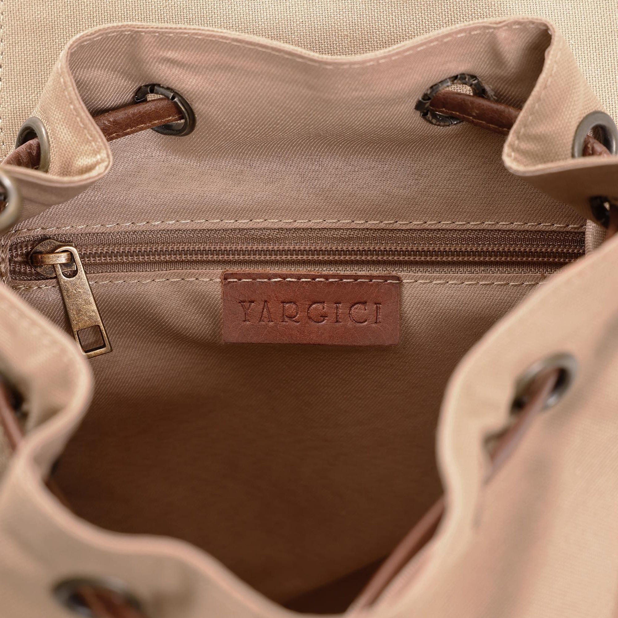 Kapak Detaylı Deri Garnili Canvas Sırt Çantası