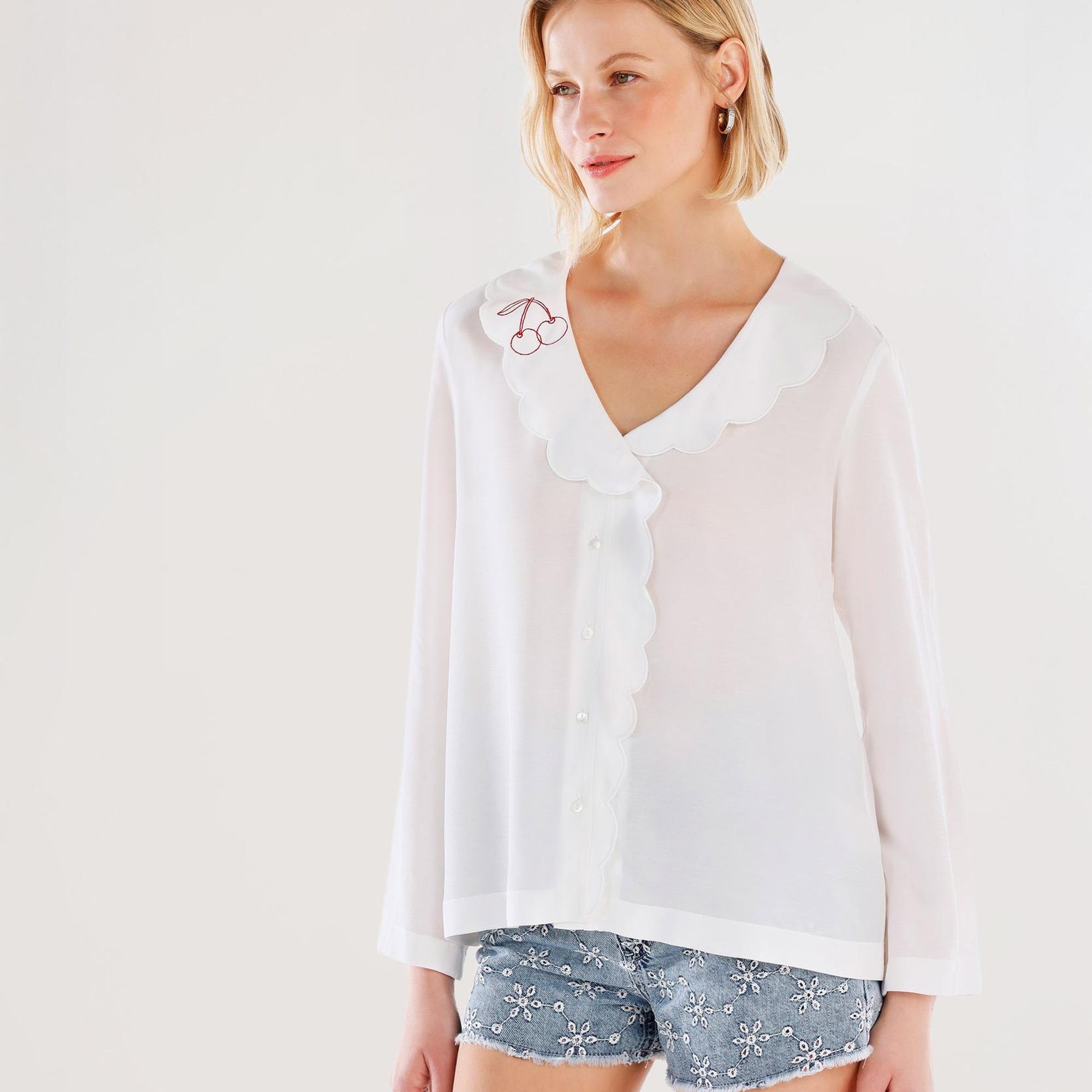 YARGICI Yakası Nakışlı Gömlek