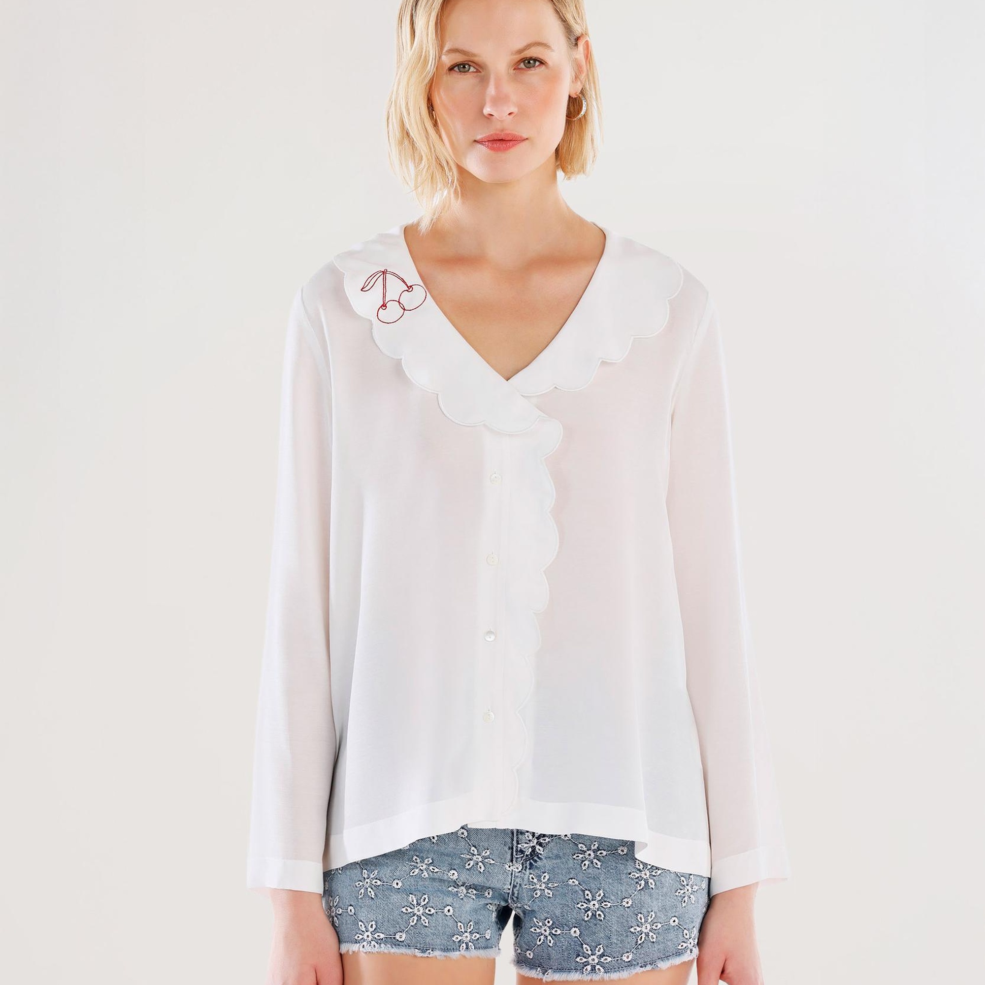 YARGICI Yakası Nakışlı Gömlek