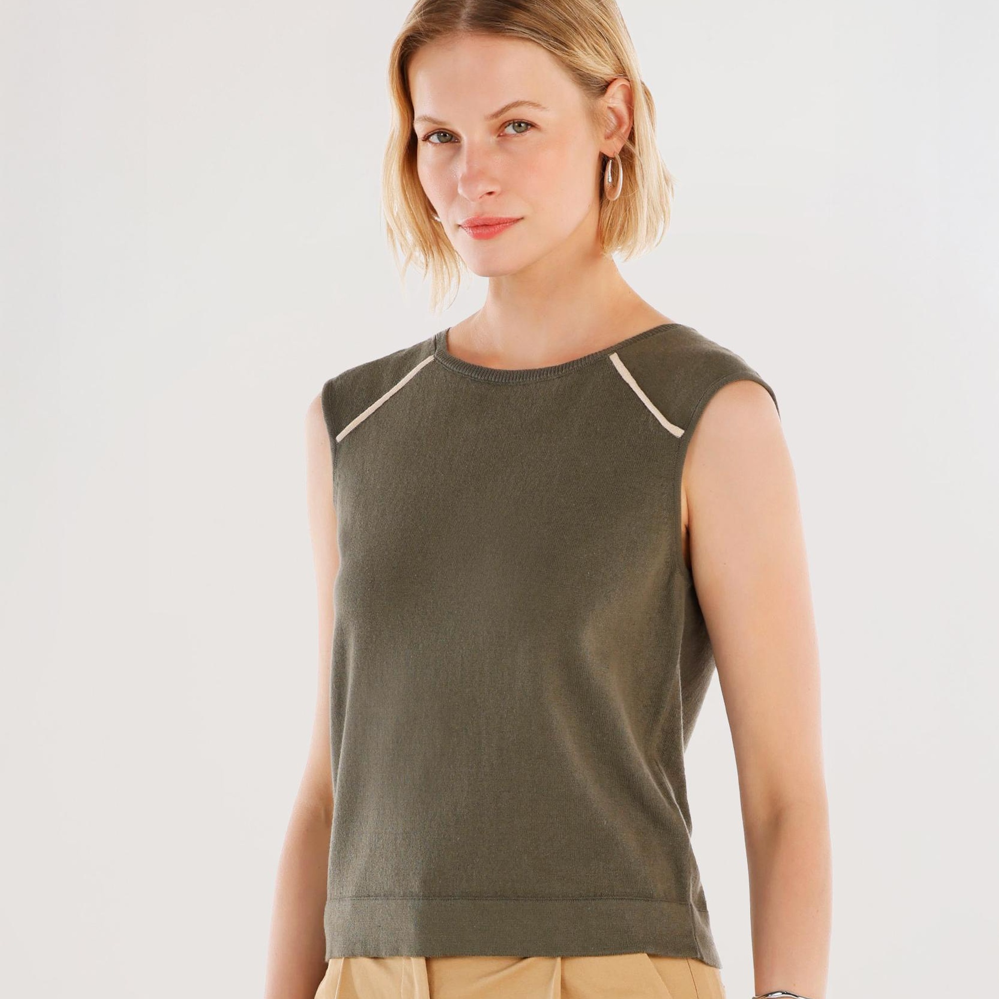 YARGICI Bisiklet Yakalı Kolsuz Triko