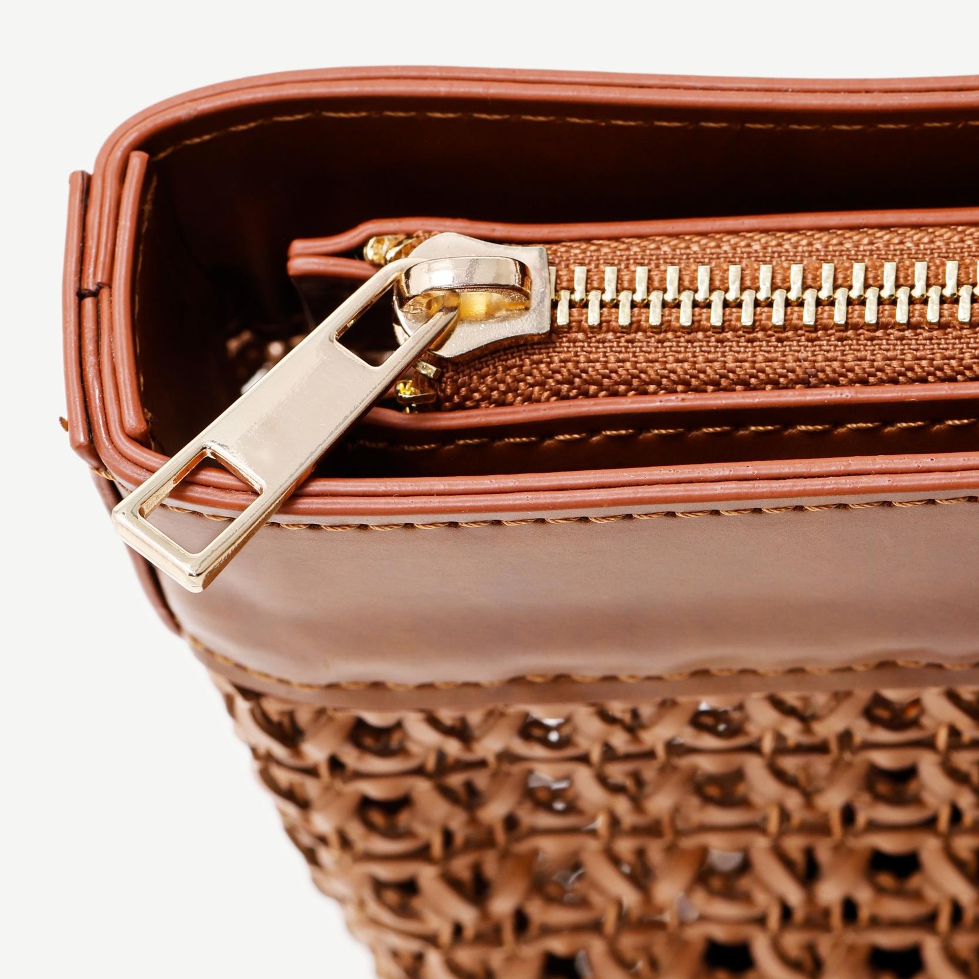 YARGICI Örgü Detaylı Omuz Çantası