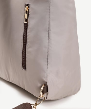  YARGICI El Tutma Detaylı Kumaş Sırt Çantası