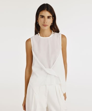  YARGICI Önü Detaylı Kolsuz Bluz