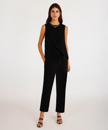  YARGICI Önü Detaylı Kolsuz Bluz