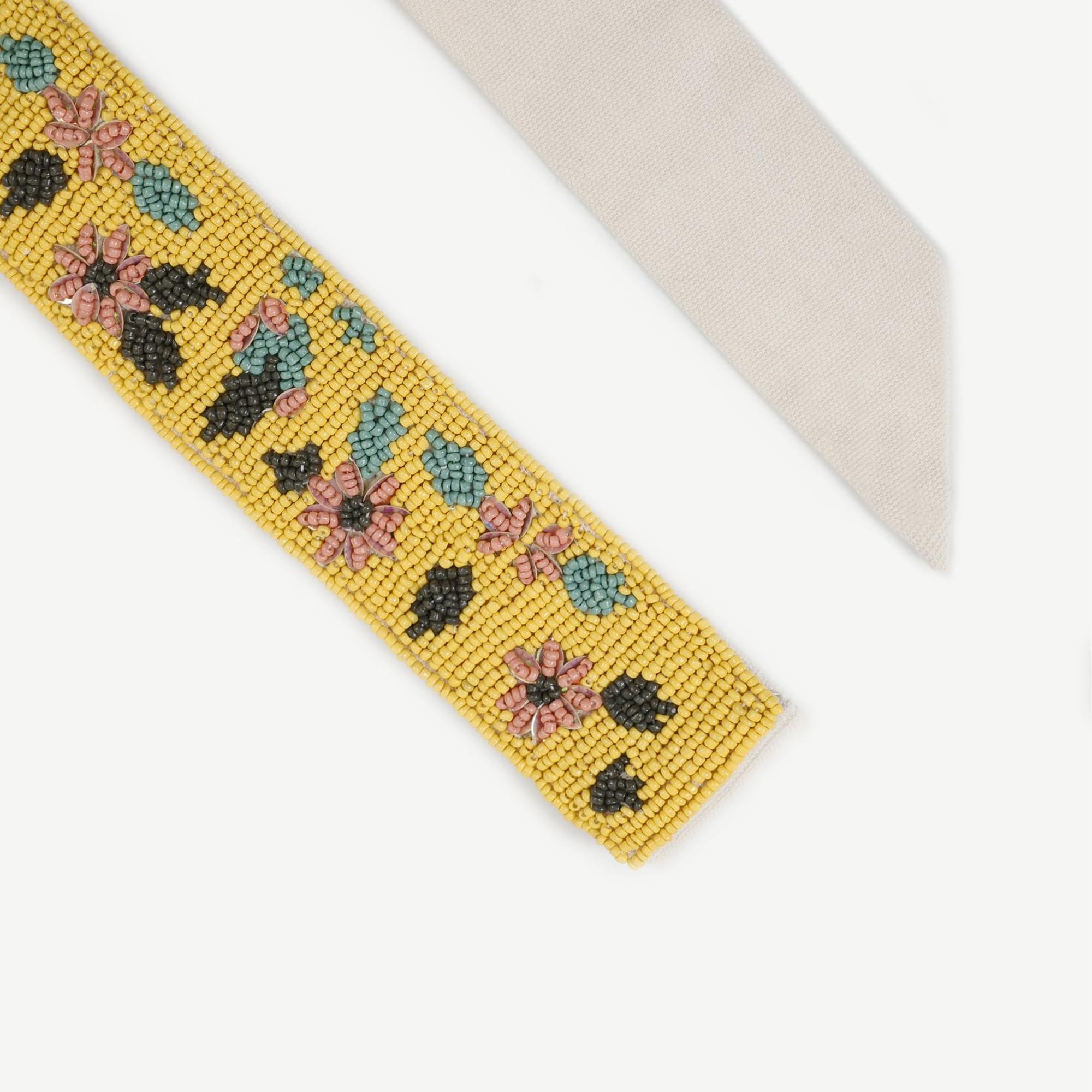 YARGICI Çiçek Desenli Elastik Boncuk Kemer