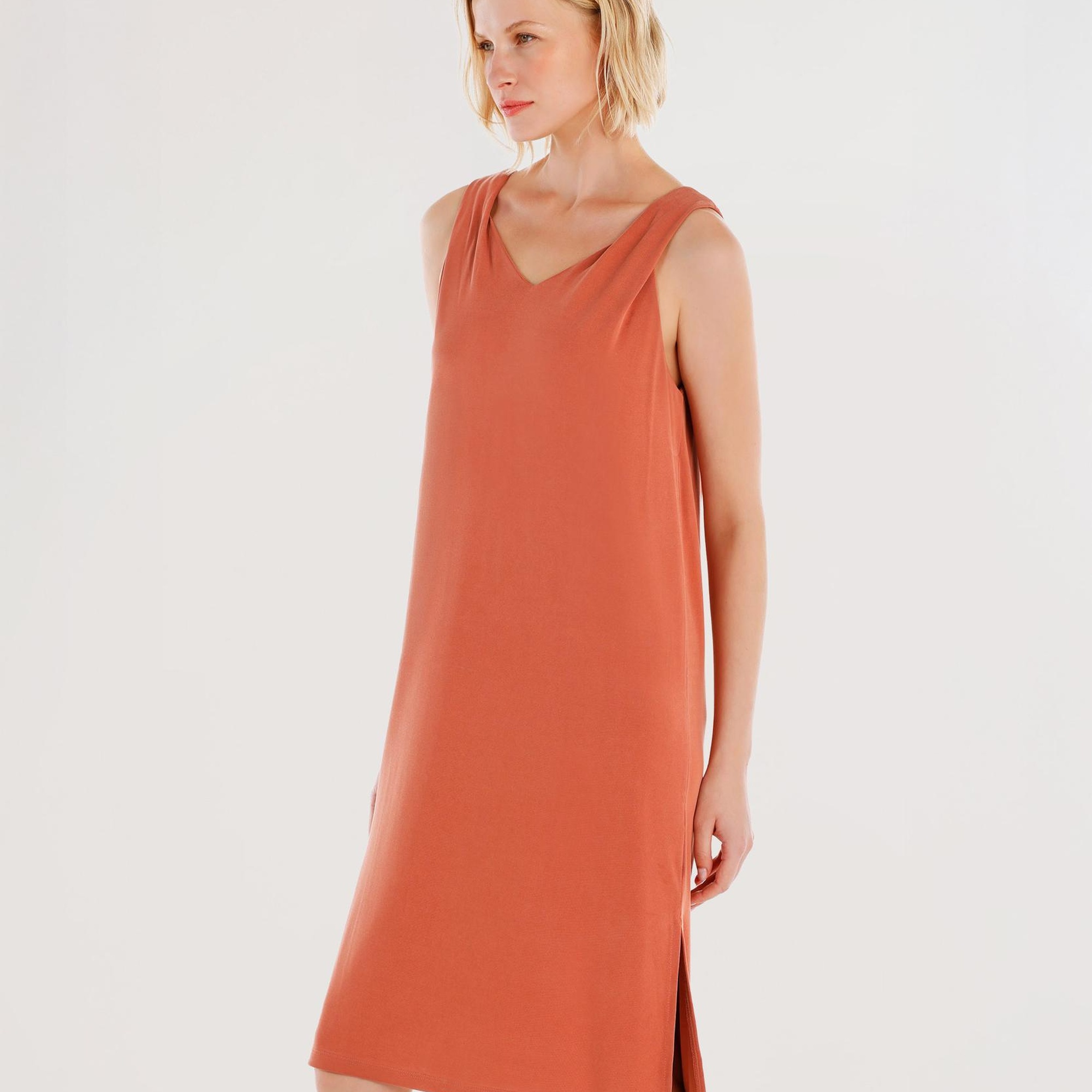 YARGICI V Yaka Kolsuz Midi Boy Elbise