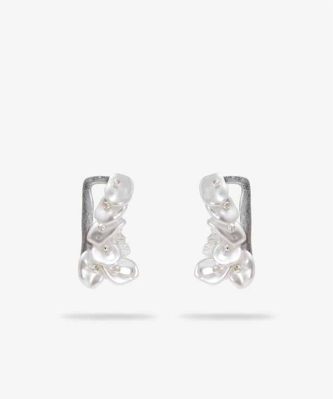  YARGICI Çiçek Detaylı Minimal Küpe