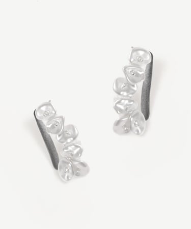  YARGICI Çiçek Detaylı Minimal Küpe