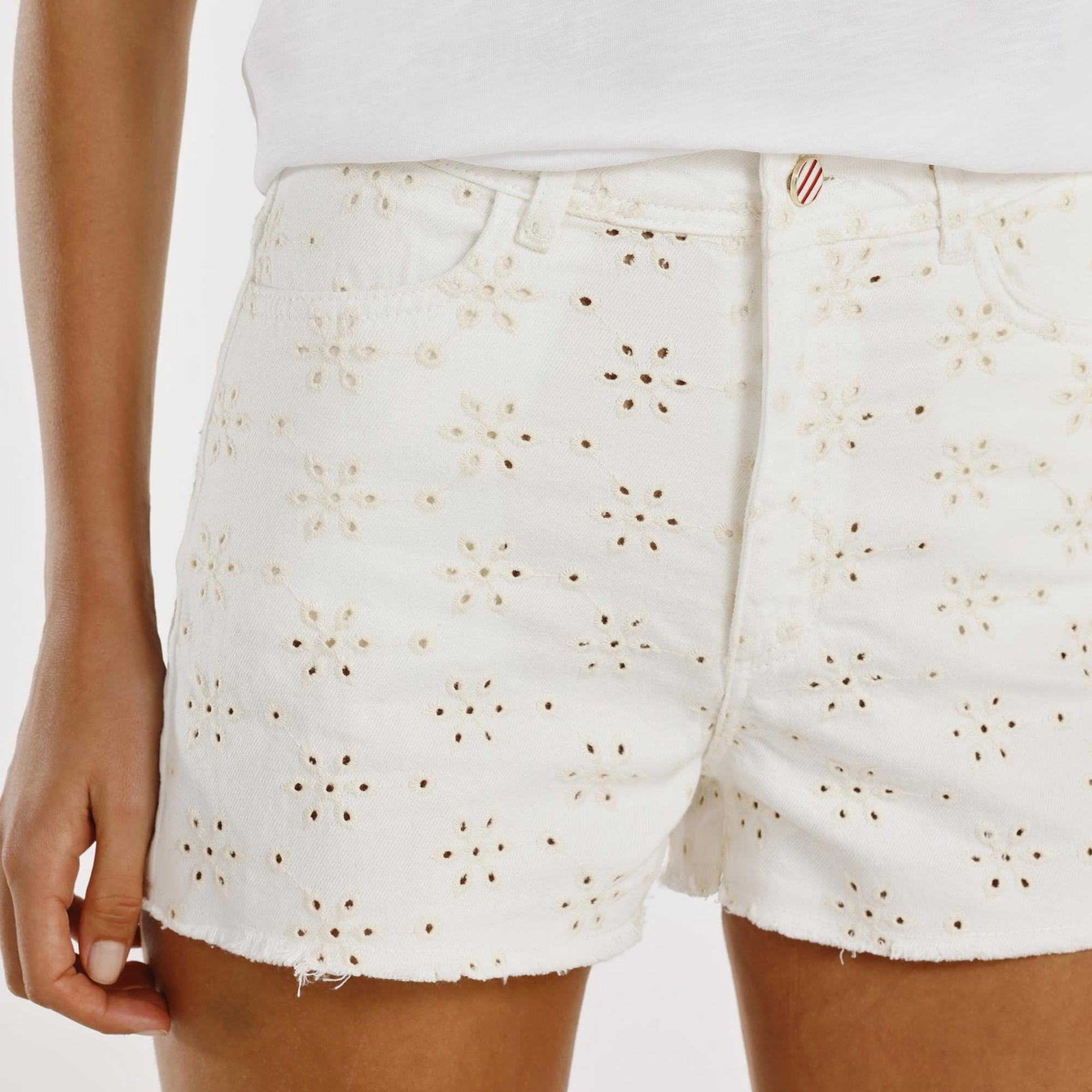 YARGICI Nakış Detaylı Denim Şort