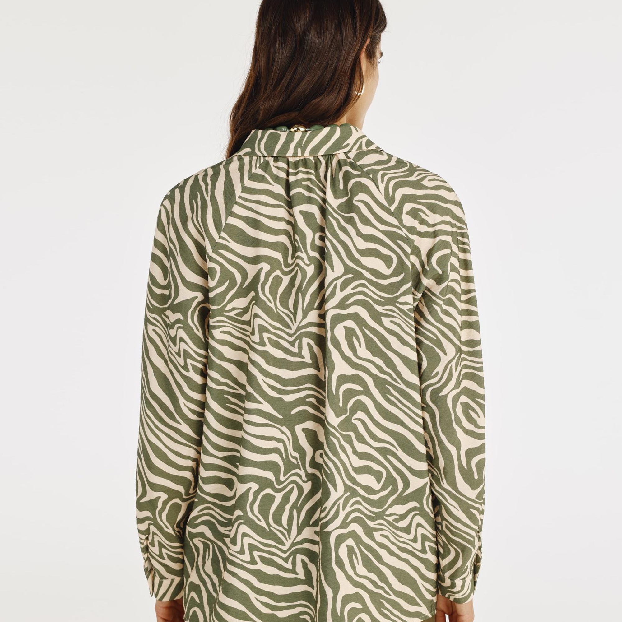 YARGICI Geniş Yaka Uzun Kol Gömlek