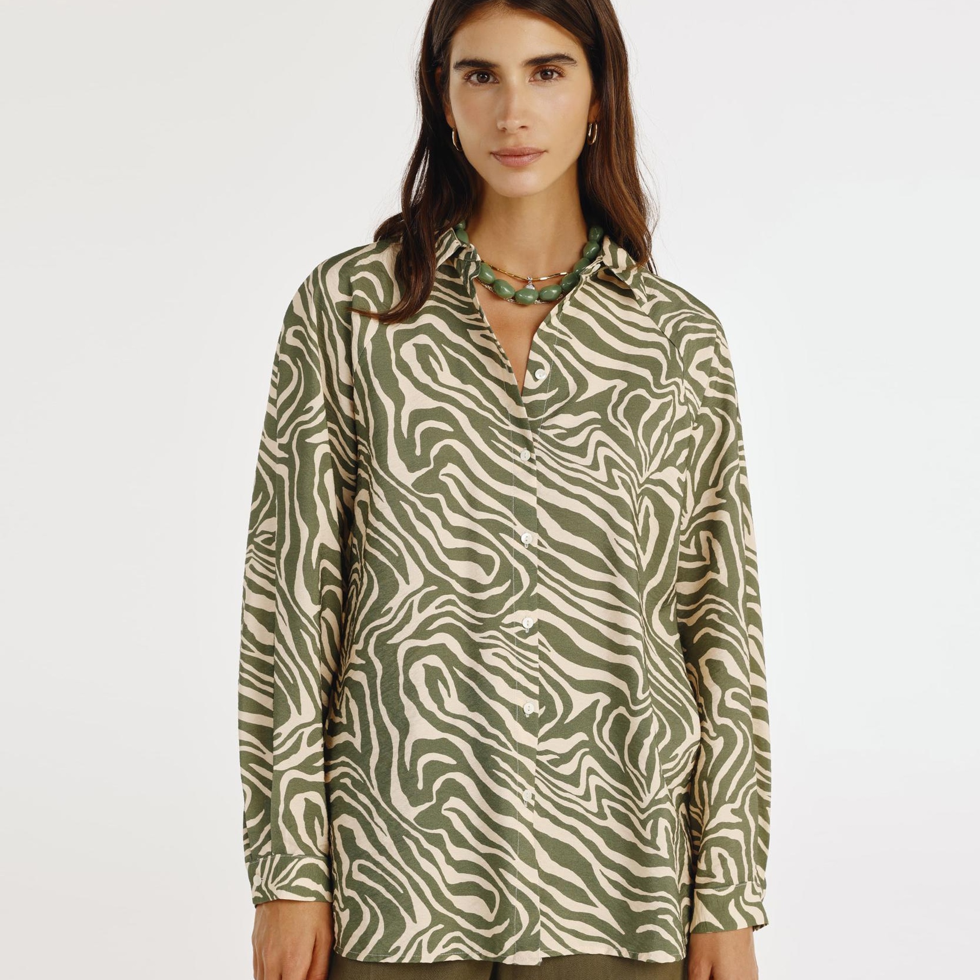 YARGICI Geniş Yaka Uzun Kol Gömlek