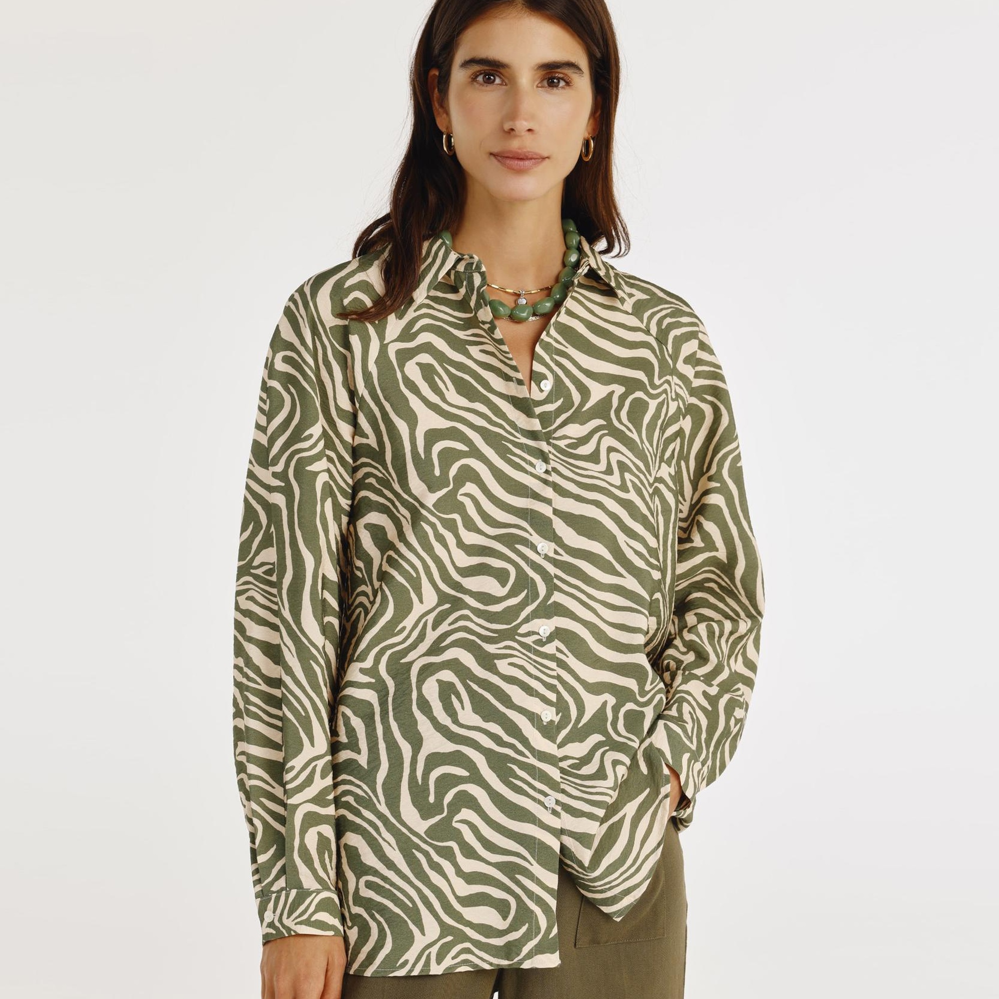 YARGICI Geniş Yaka Uzun Kol Gömlek