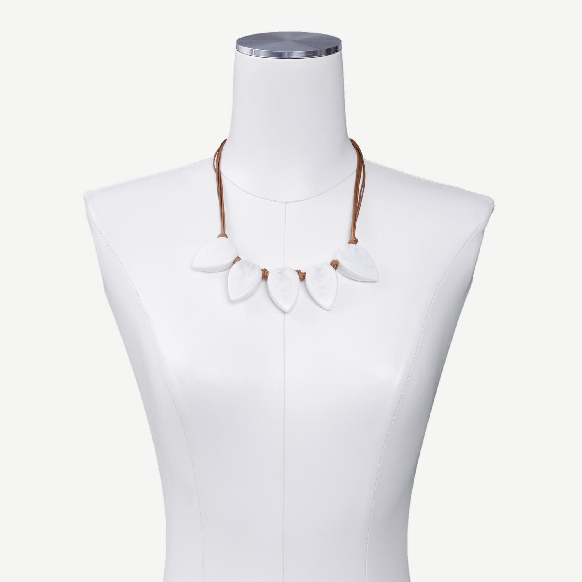 YARGICI Akrilik Taş Detaylı İp Kolye