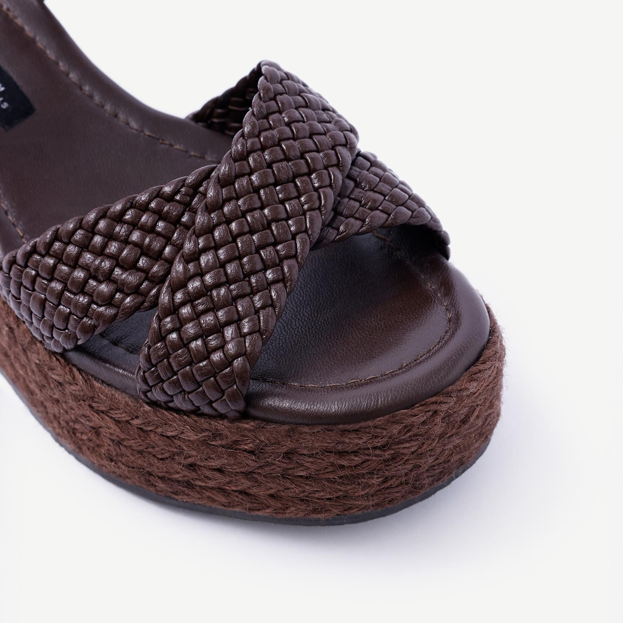 YARGICI Örgü Detaylı Yüksek Taban Sandalet