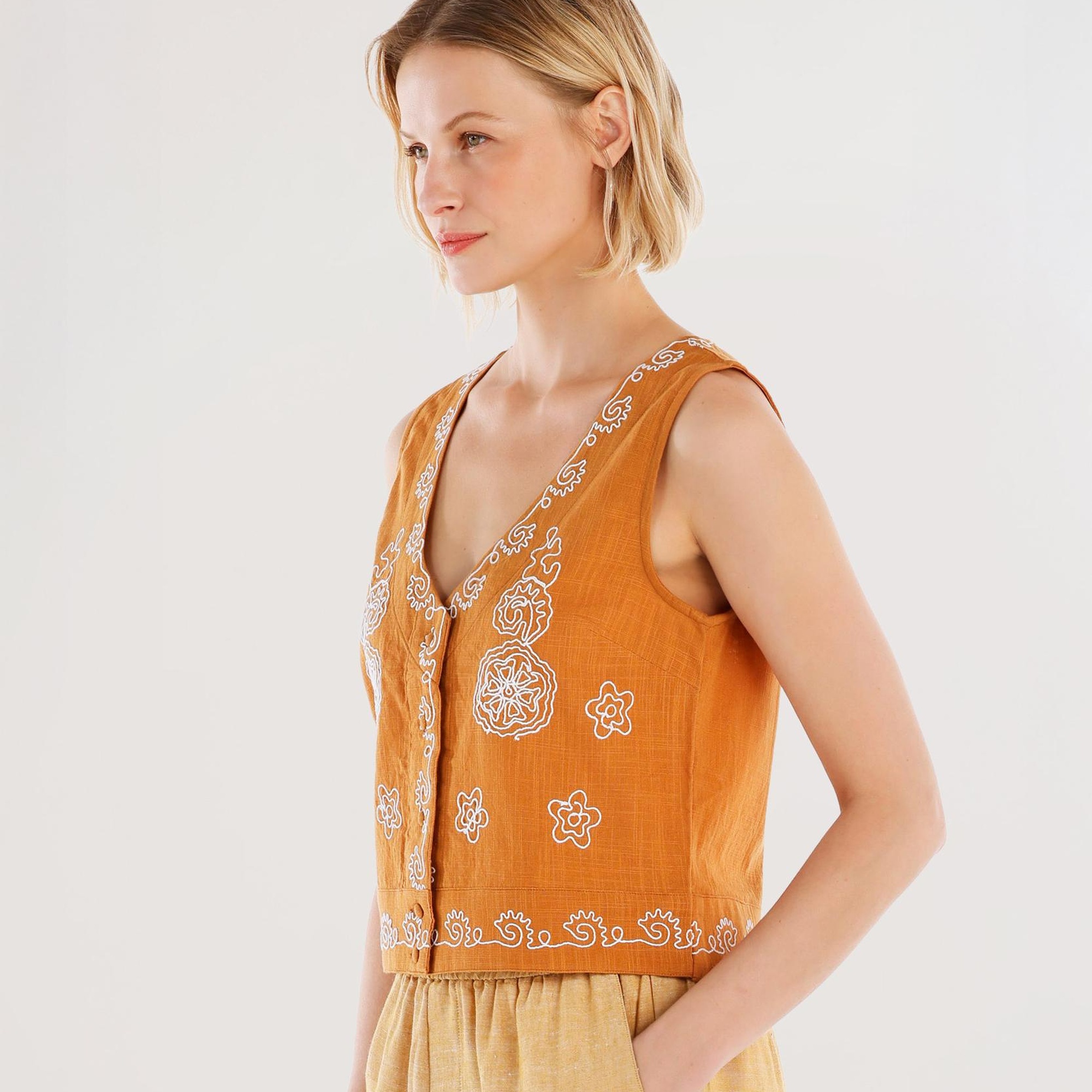 YARGICI Kolsuz Nakış Detaylı Bluz