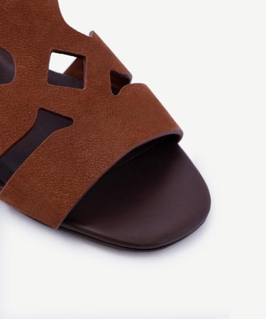  YARGICI Çapraz Bant Detaylı Deri Sandalet