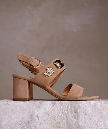  YARGICI Çift Bantlı Aksesuar Detaylı Deri Topuklu Ayakkabı