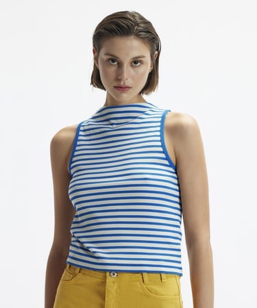  YARGICI Dık Yaka Kolsuz T-Shirt