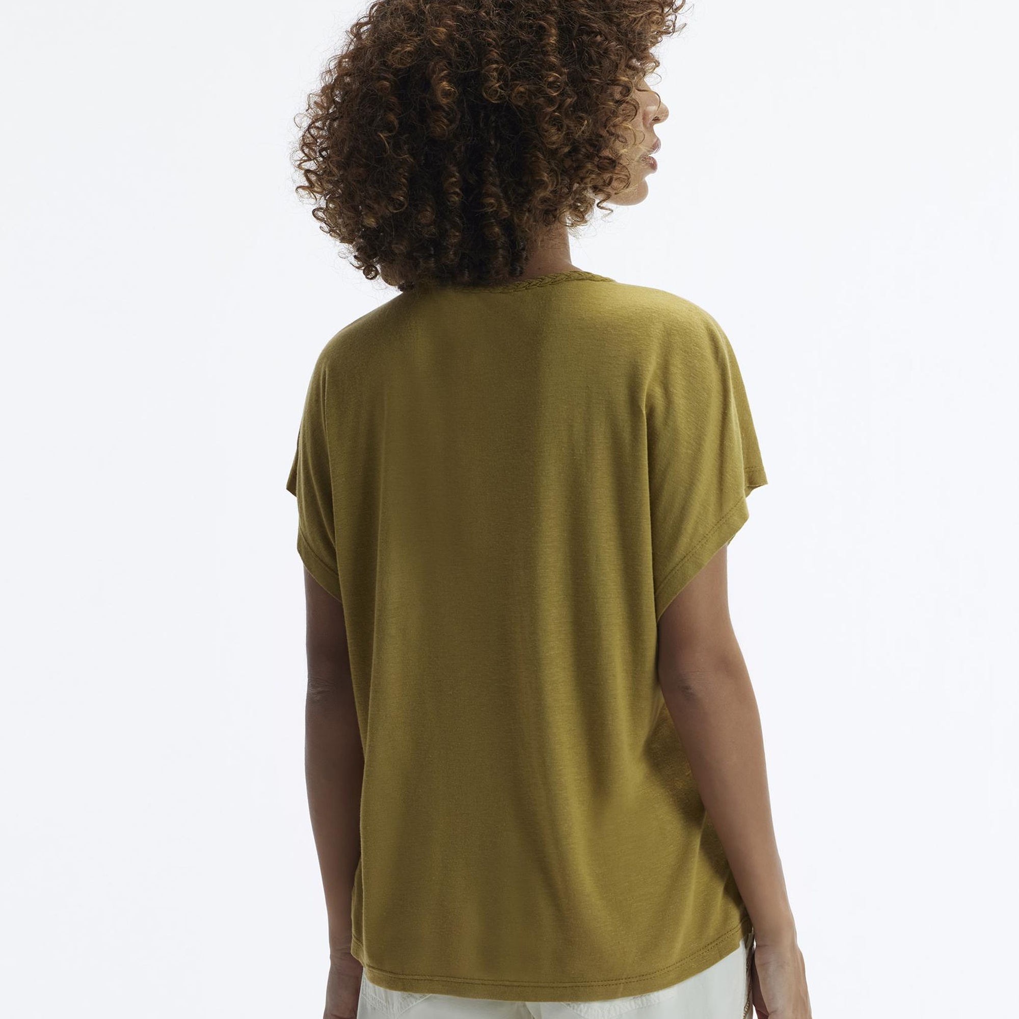 YARGICI Yaka Detaylı Kısa Kollu T-Shirt