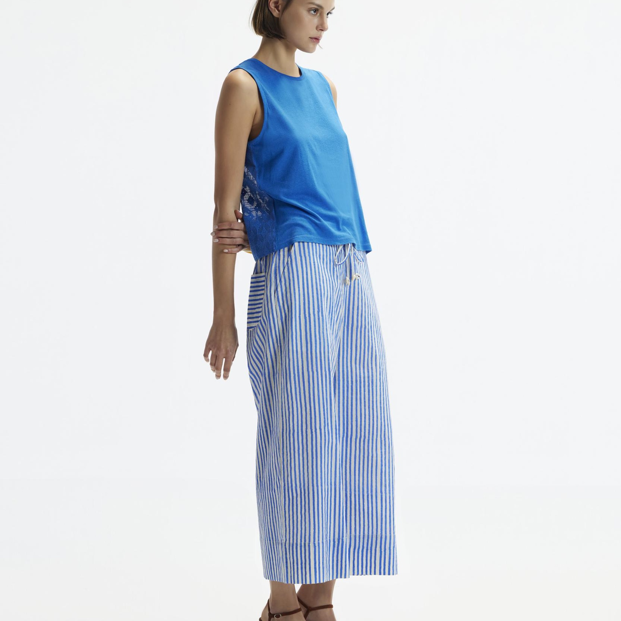 YARGICI Kolsuz Sırt Detaylı T-Shirt