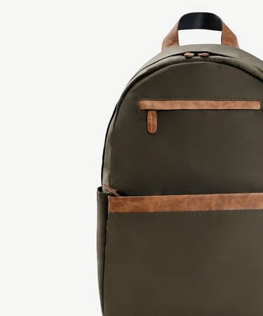  YARGICI Su Geçirmez Kumaş Detaylı Sırt Çantası