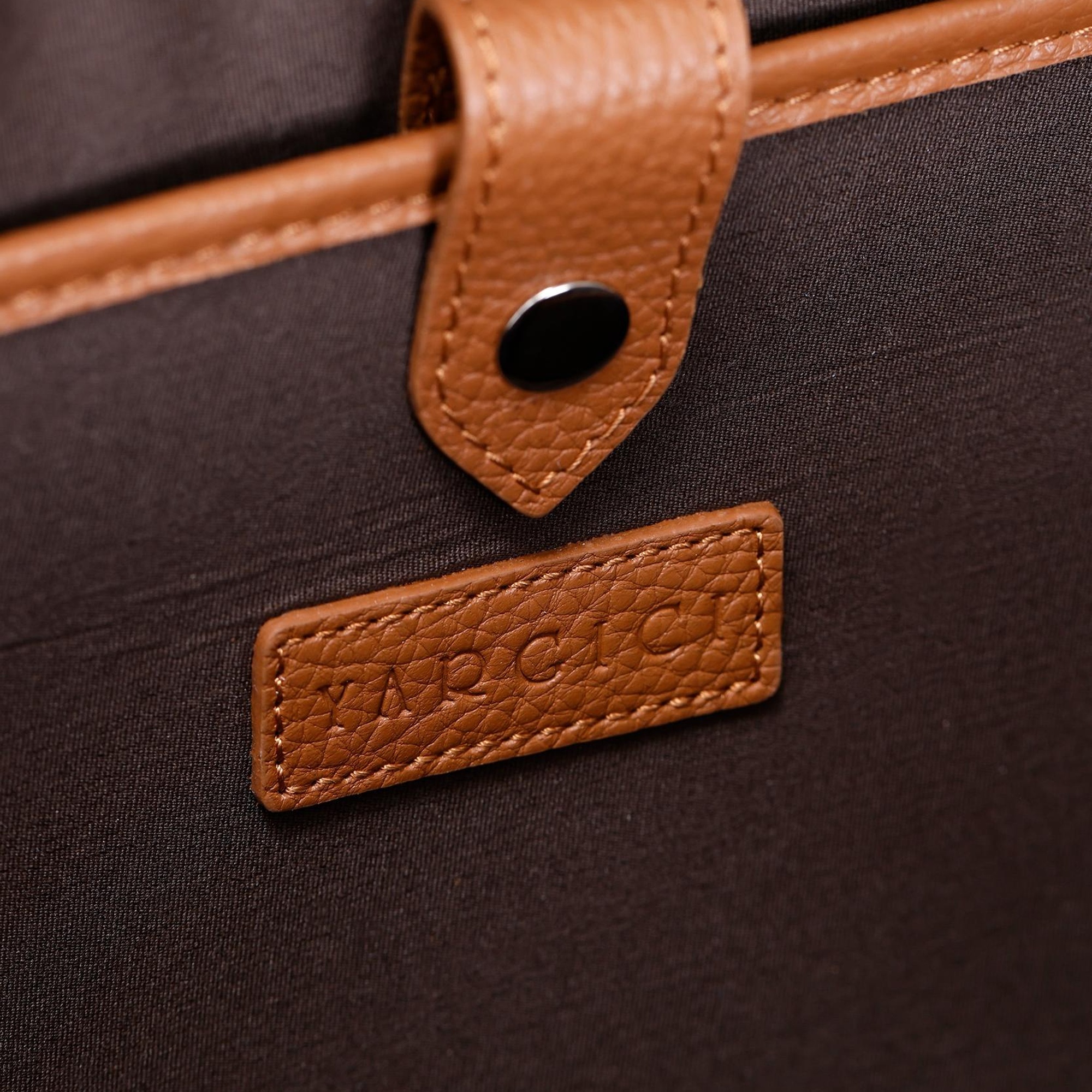 YARGICI Fermuarlı Deri Laptop Çantası