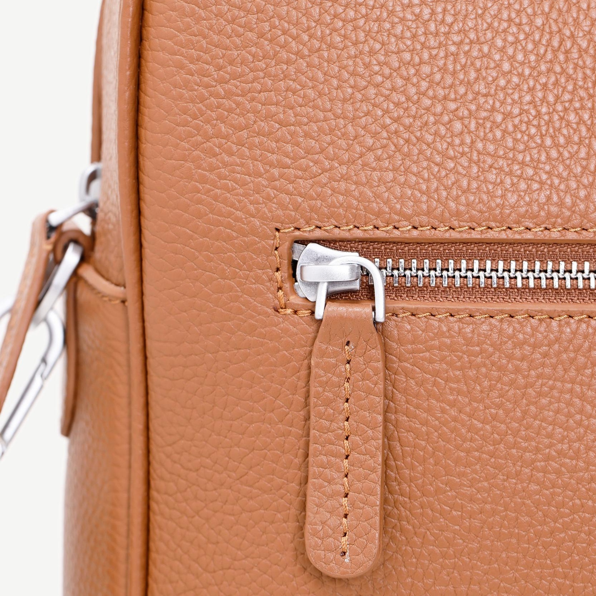 YARGICI Fermuarlı Deri Laptop Çantası