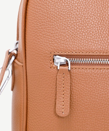  YARGICI Fermuarlı Deri Laptop Çantası