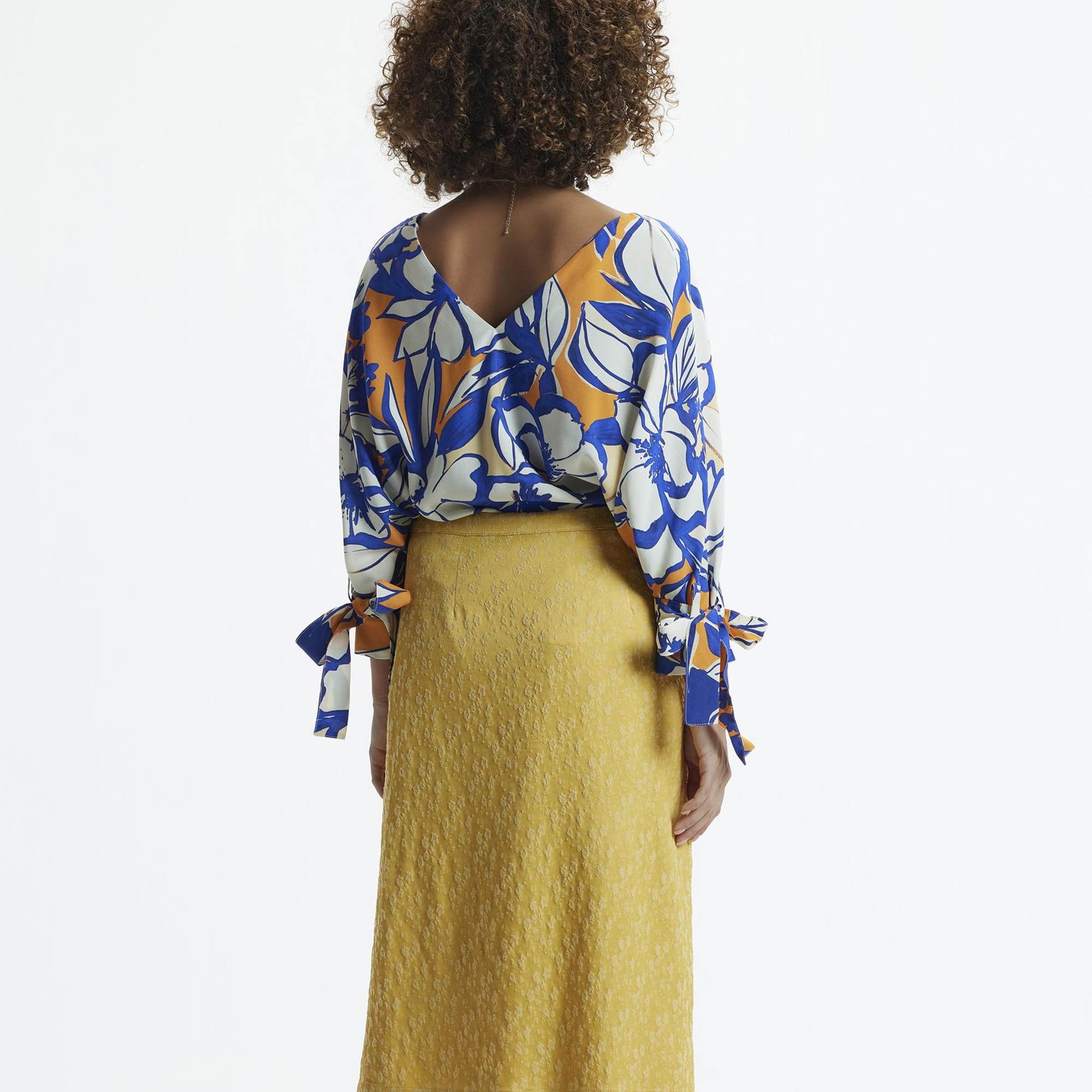 YARGICI V Yakalı Manşeti Bağlamalı Bluz