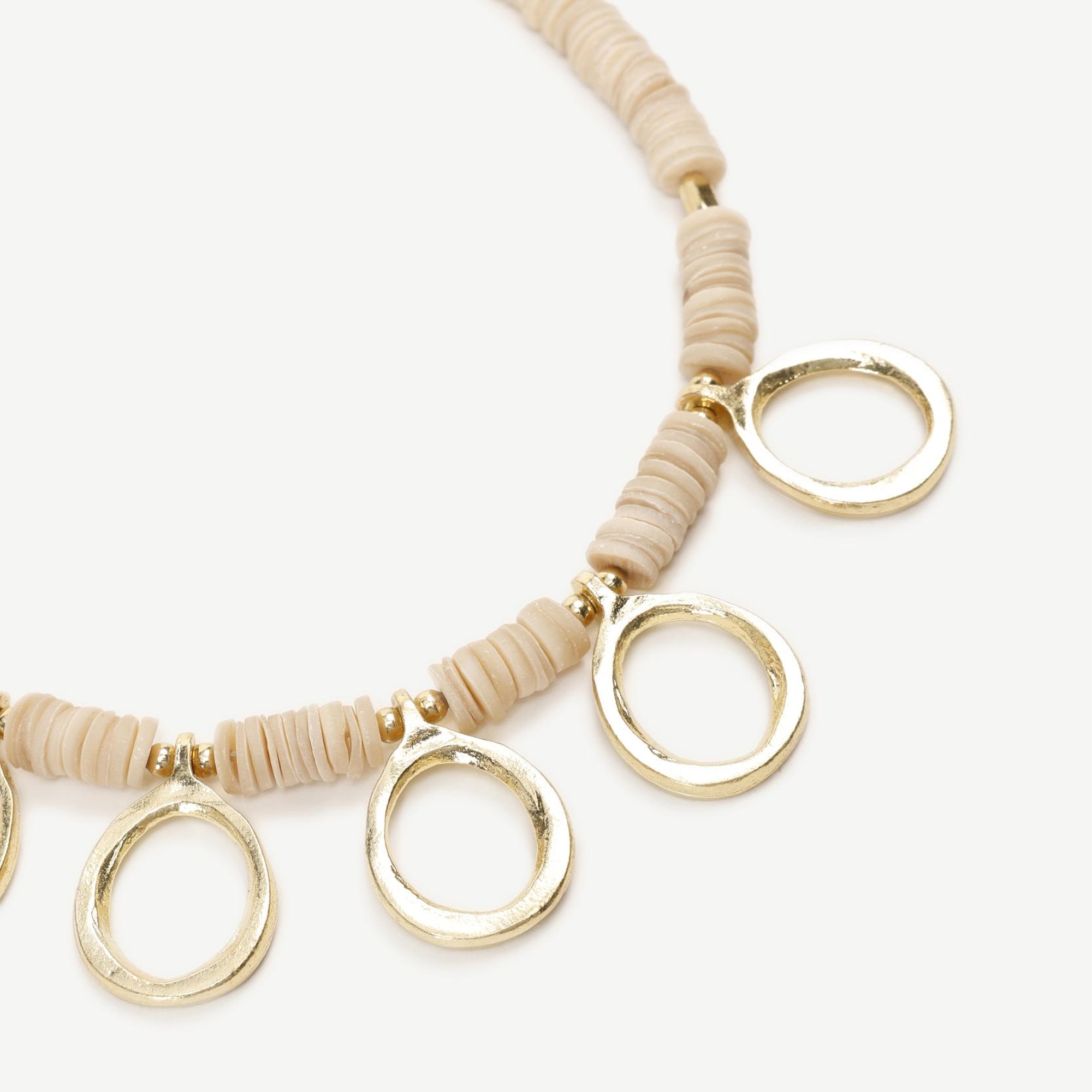 Halka Detaylı Kabuk Kolye