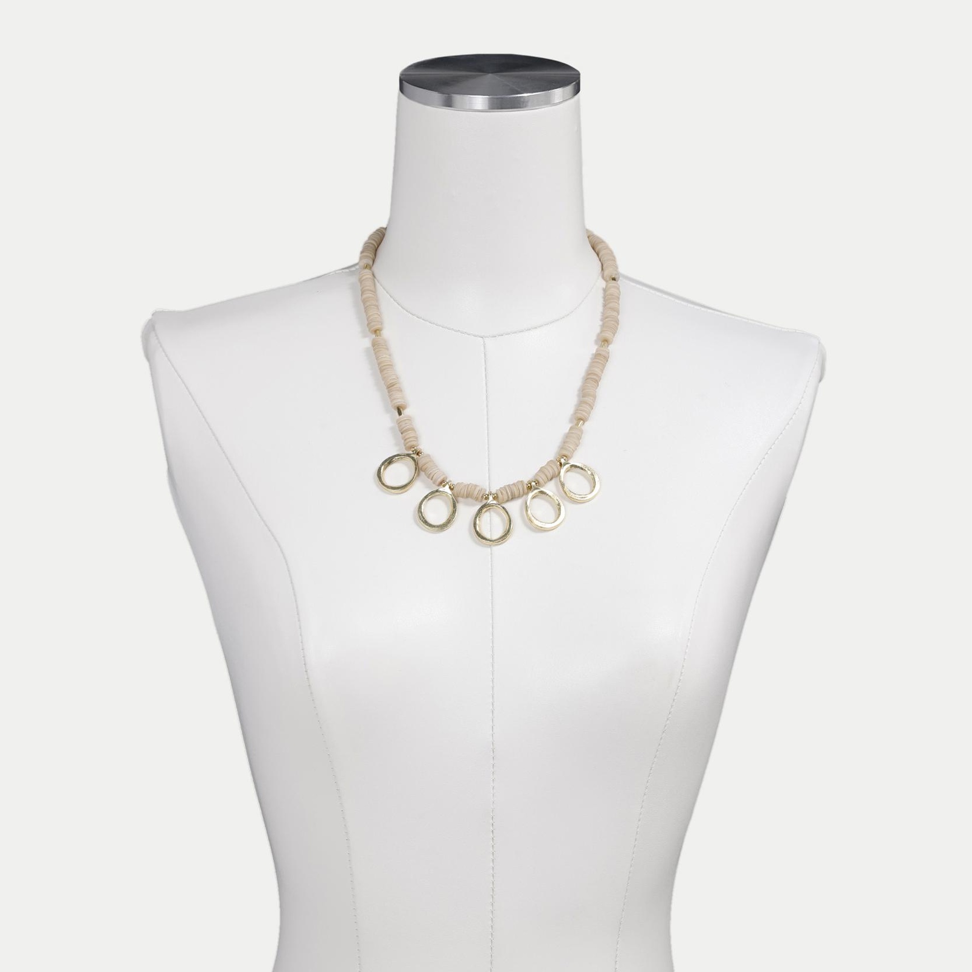 Halka Detaylı Kabuk Kolye