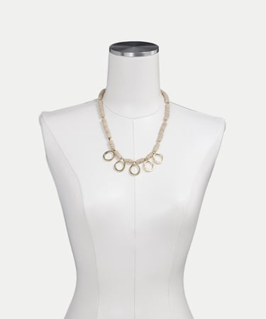  Halka Detaylı Kabuk Kolye