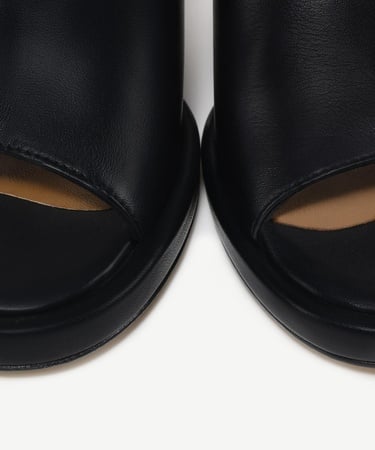  YARGICI Topuk Detaylı Deri Terlik