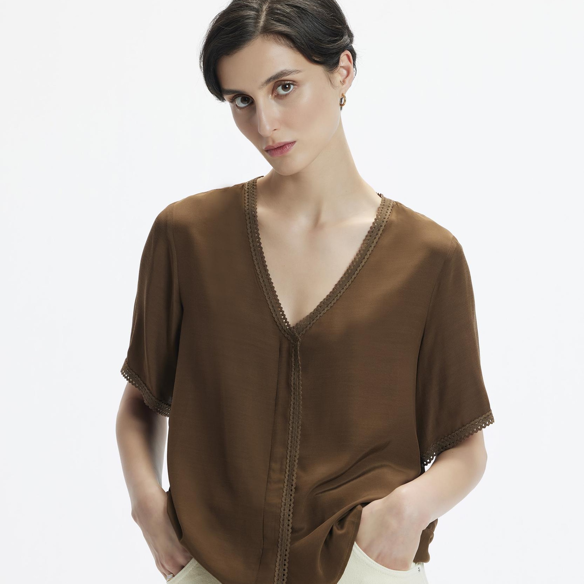 YARGICI Kısa Kol V Yaka Biye Detaylı Gömlek