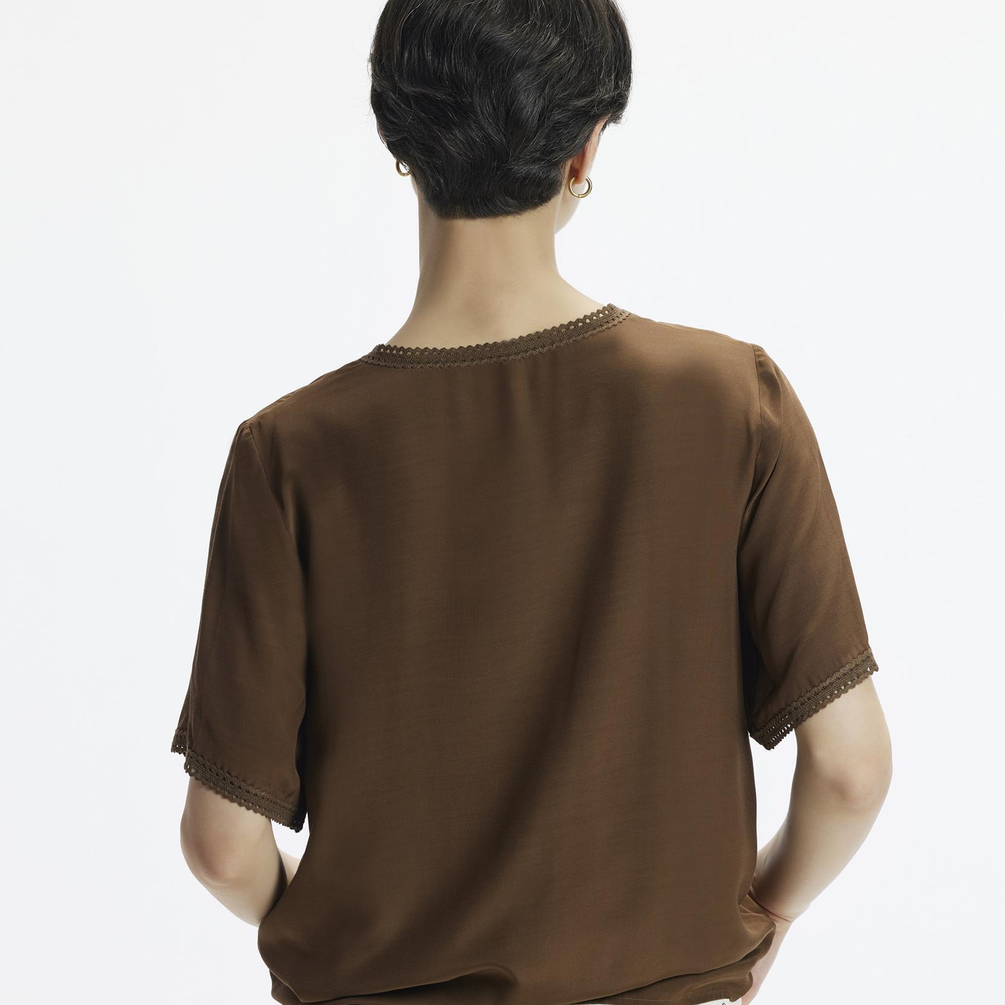 YARGICI Kısa Kol V Yaka Biye Detaylı Gömlek